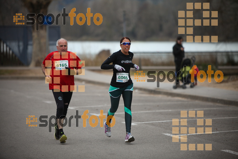 Esport Foto - Esportfoto .CAT - Fotos de 21a Mitja Marató del Pla de l'Estany - Dorsal [6165] -   1425219340_28.jpg